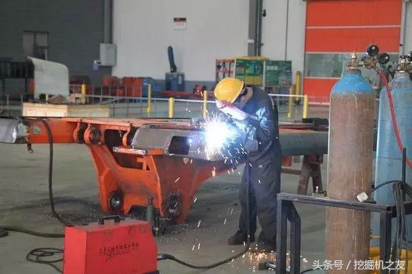 挖掘机翻新再制造全过程,挖掘机再制造