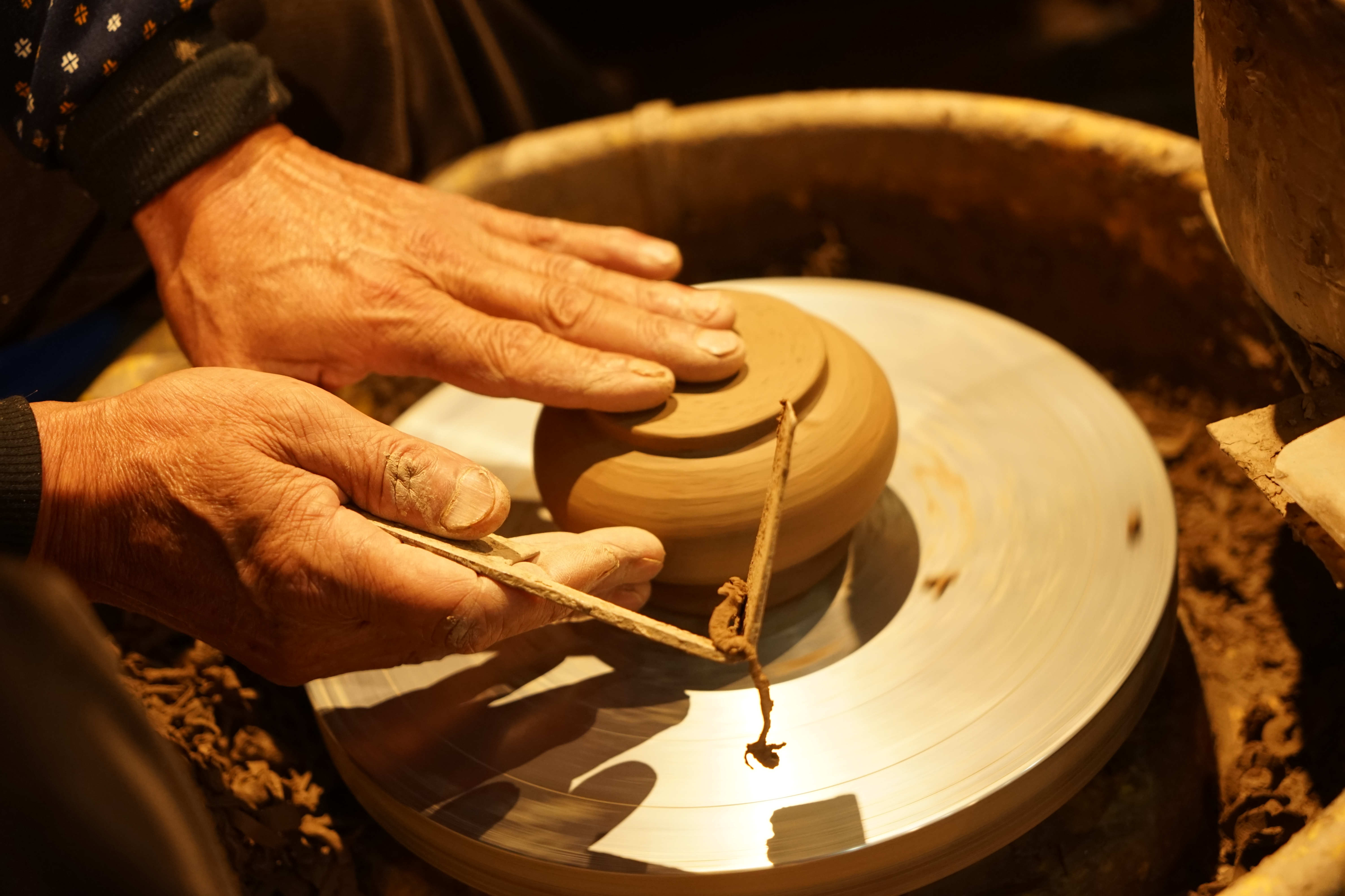 黑陶的前世今生：5000年古文明技艺把泥土炼成“黑金”