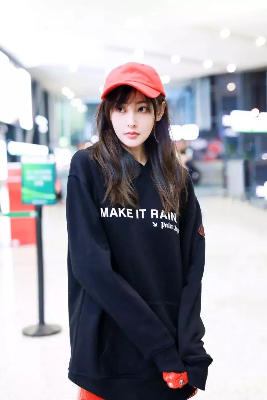 有什么时髦又好看的卫衣可以入手,今年必火的3款卫衣时髦极了