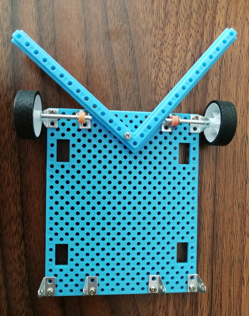 小型足球机器人设计,足球小科技制作