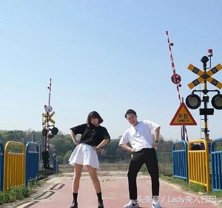 情侣装一定俗不可耐?这些情侣装都是高级货