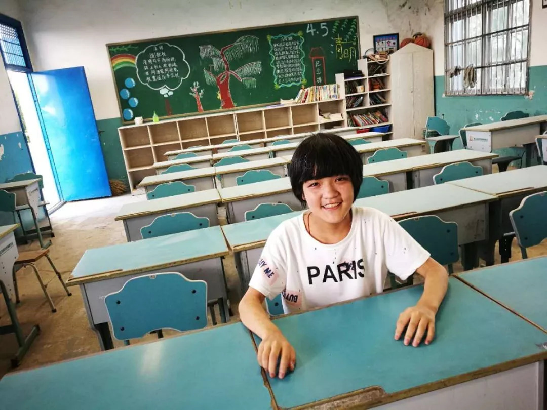 绝不放弃！小学校长跑遍29所中小学“要钱”，6年前女学生那一眼成了他一生执念