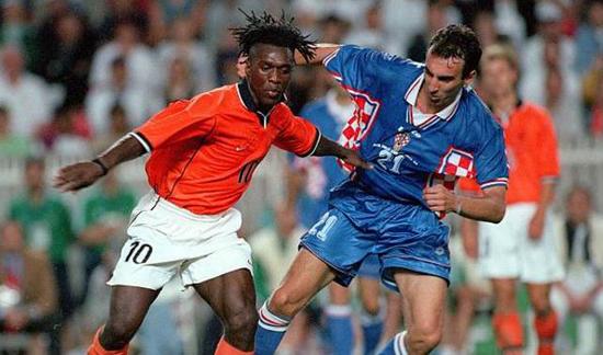 世界杯史上第一停球!冰王子代言40年最华丽荷兰262阵型看懵专家