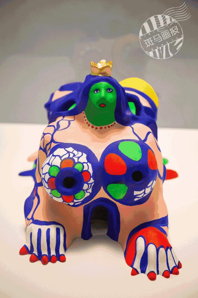 亚洲首展！开枪射画肉上绣花……这场叫“她”的展览，见识女性的力量