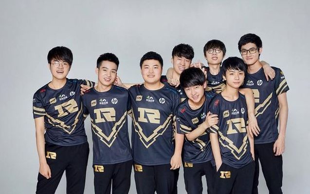 LOL：RNG队员回到基地，史森明疯狂安排琪琪，暑假作业做完了没？