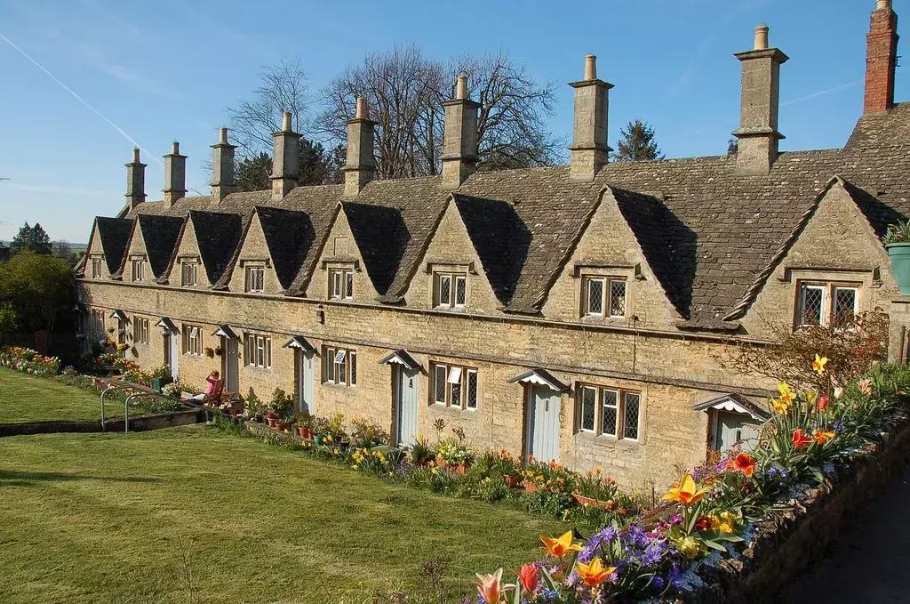 为什么英国人喜欢旅游呢,英国人的城镇和乡下生活