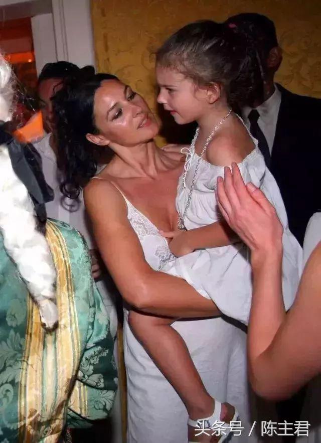 她是全球公认的最性感女神，“裸露”却不情色的人间*物尤**！