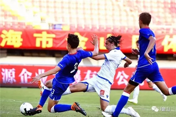 又一个冠军！中国足球的未来或许就在金山这些娃娃身上！