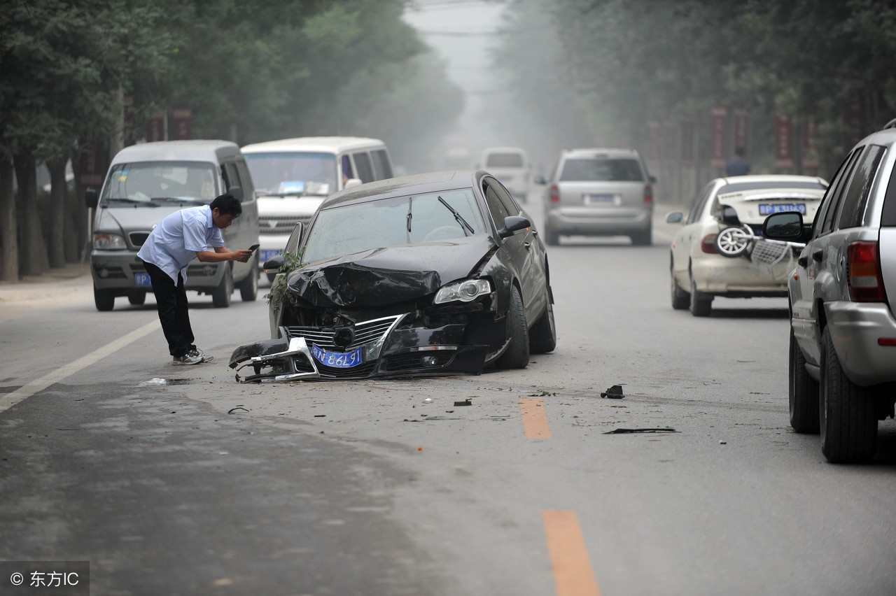 13年迈腾1.8t豪华版现在值得买吗,17年迈腾1.8t豪华版二手车多少钱