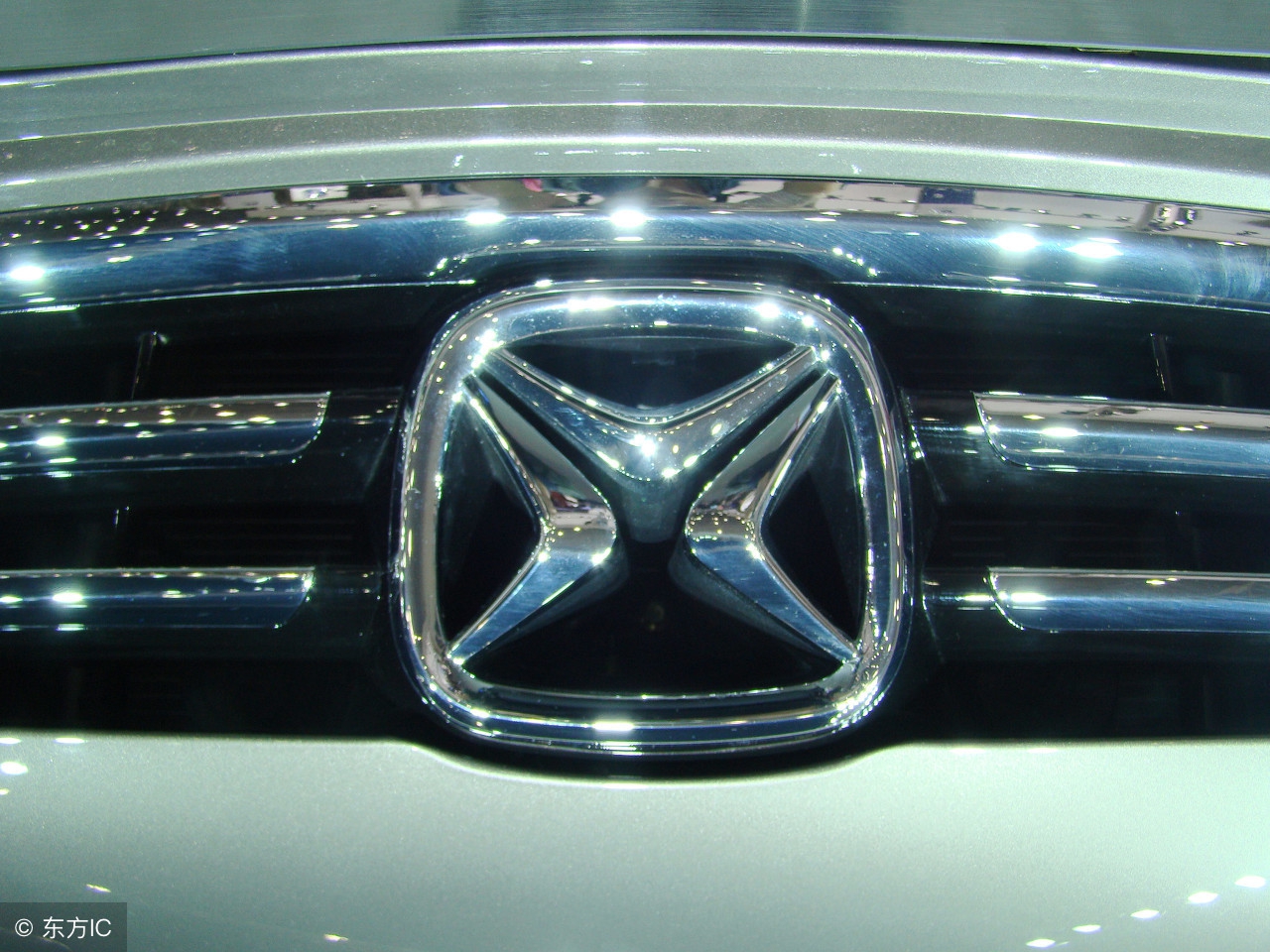 13年迈腾1.8t豪华版现在值得买吗,17年迈腾1.8t豪华版二手车多少钱