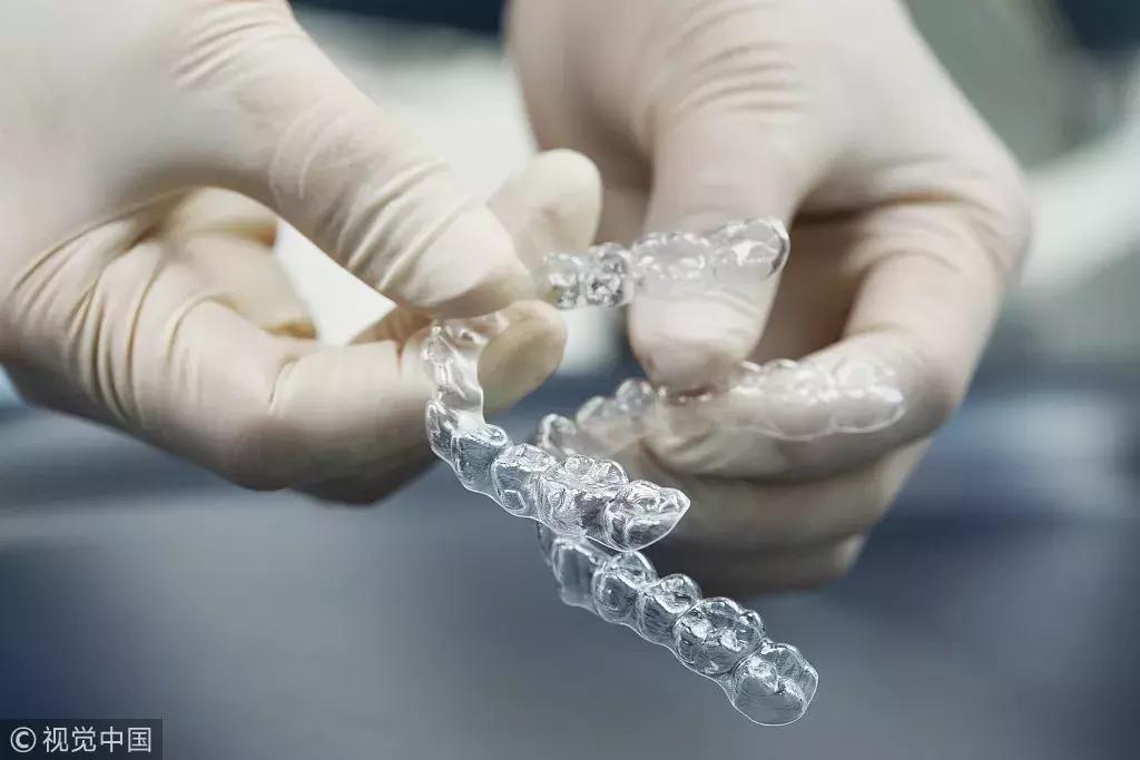 还在犹豫是否整牙，明星们默默变美都在靠它，你想知道的这篇都有