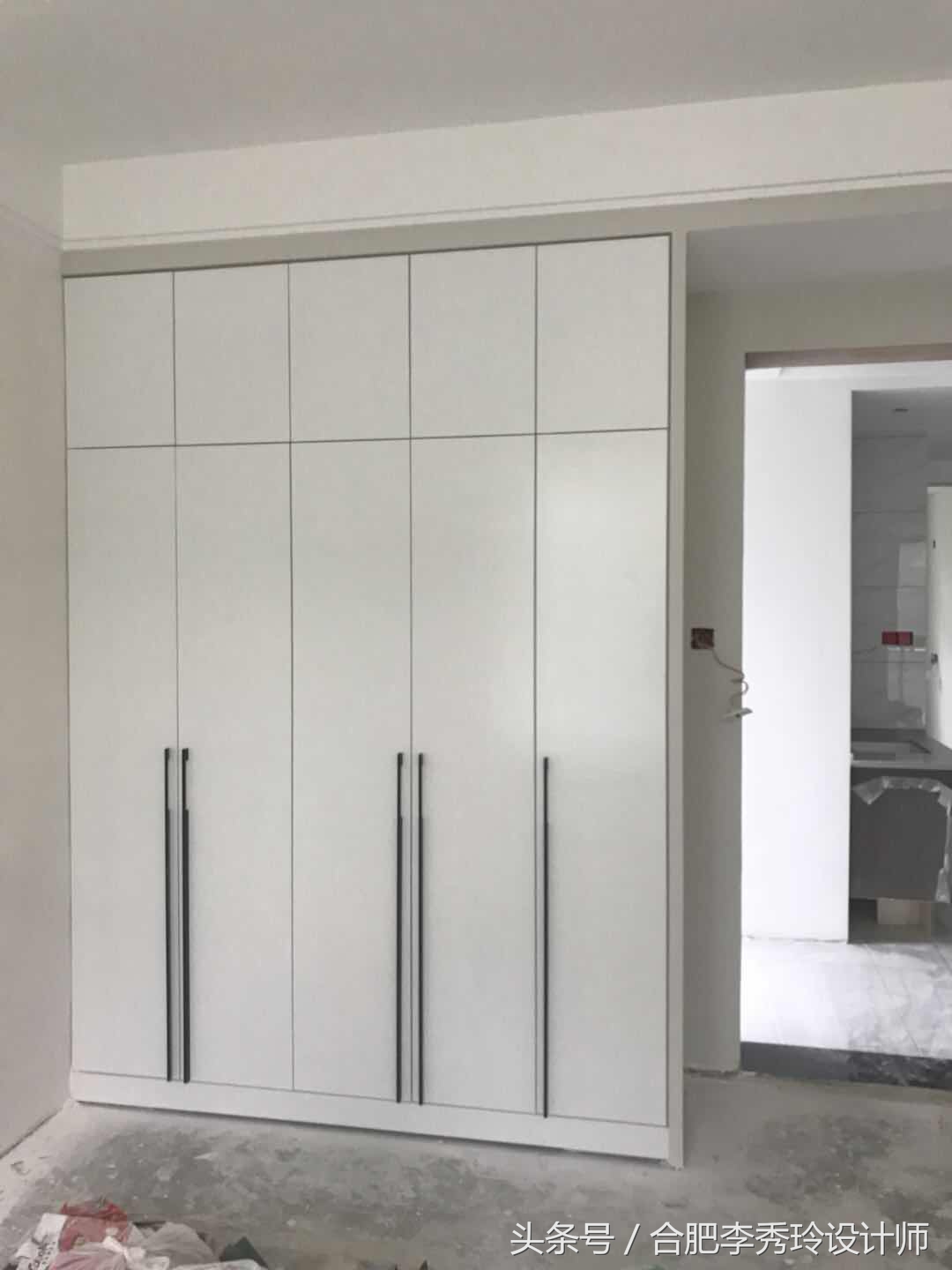 柜子上的小零件，装修时不重视，柜门准松动脱落，还得找木工重装