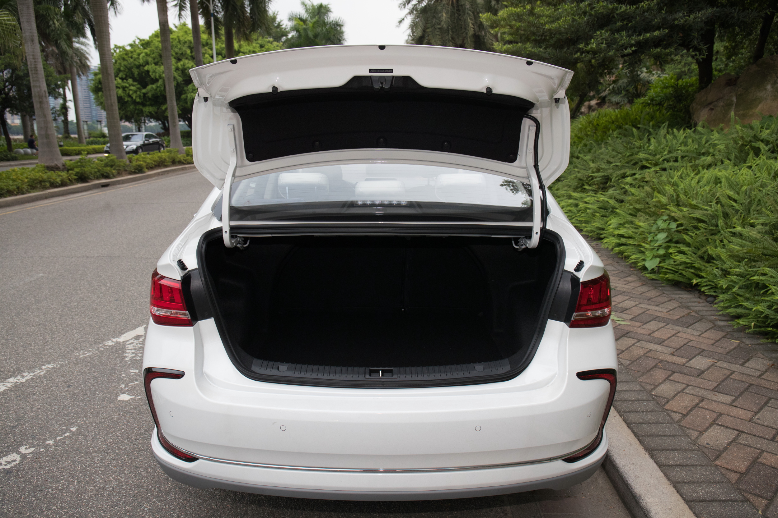 北汽新能源eu5试驾视频,体验新能源