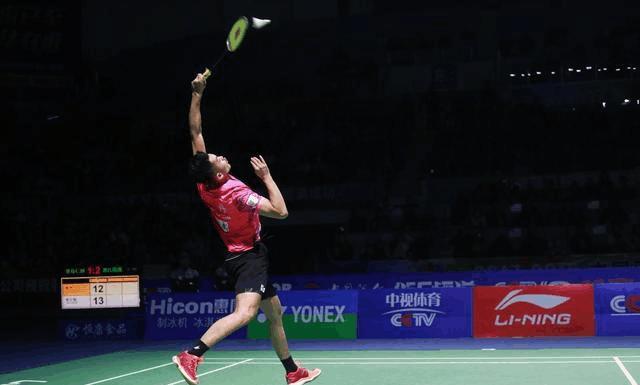 初学羽毛球需要找教练吗,羽毛球教练新手入门