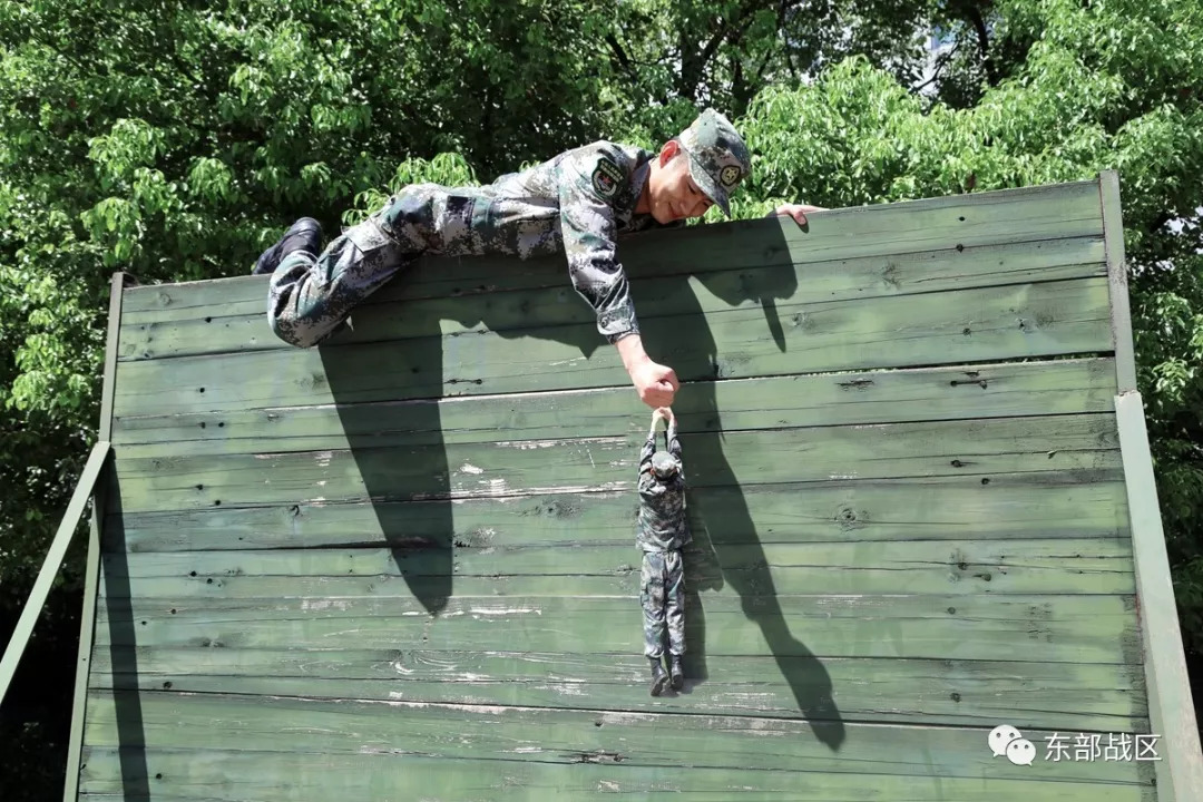 椹奸搩澹板搷璧锋垜鐨勫啗鏃呯敓娑粨鏉熶簡,椹奸搩澹板搷鍛婂埆鍐涜惀