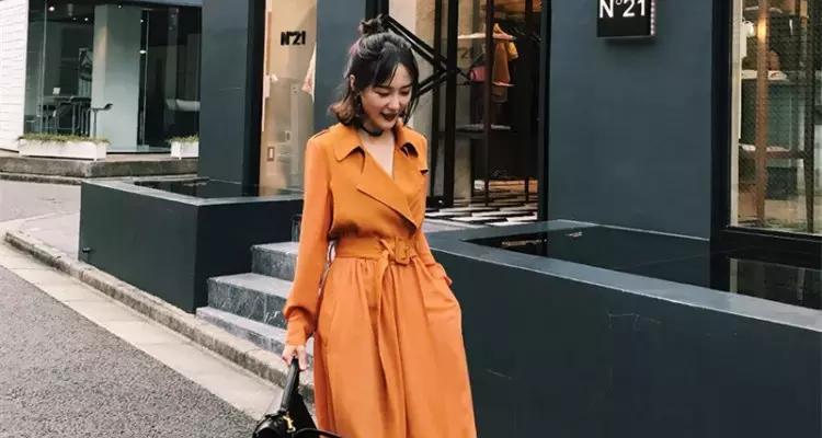 风衣为什么袖口有束带,女士风衣缺袖带