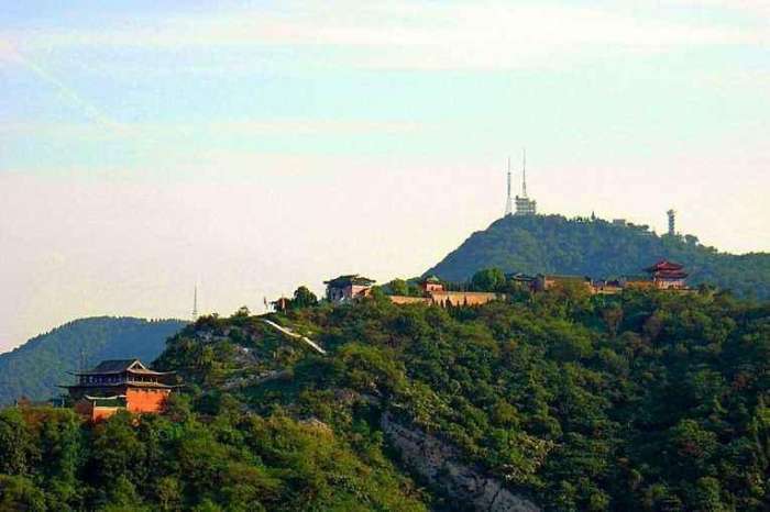 武当山下面的小镇是哪个,武当山的一个小镇