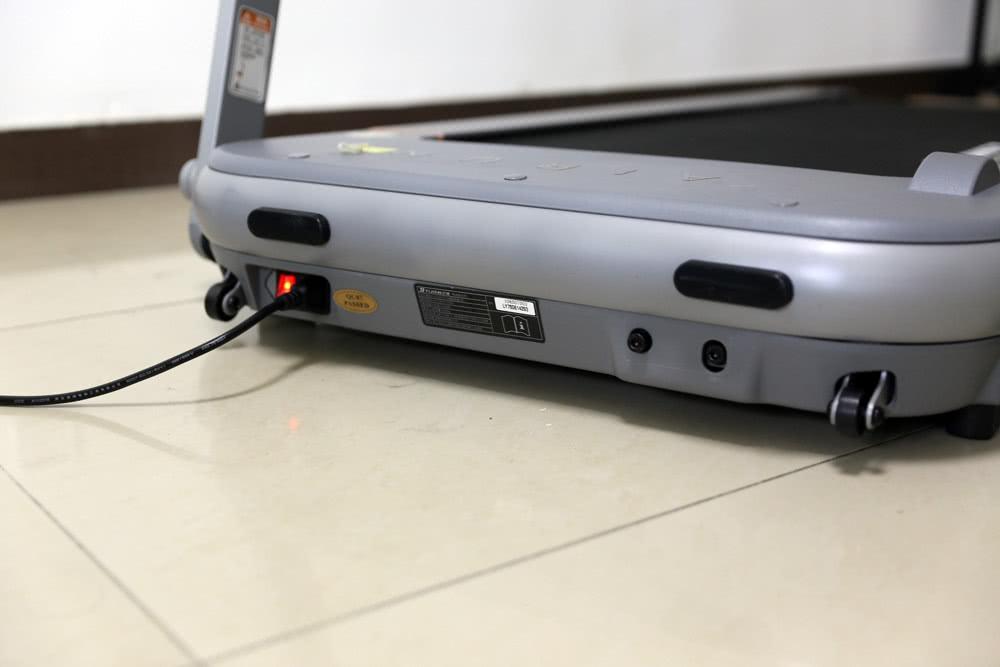 亿健精灵elf智能跑步机视频,亿健air跑步机测评