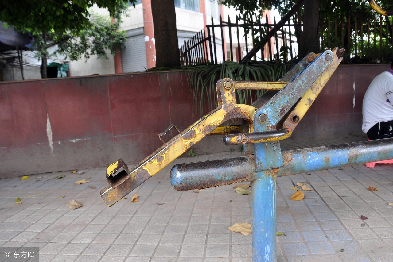 小区健身器材损害案,小区健身器材致人损害谁负责案例