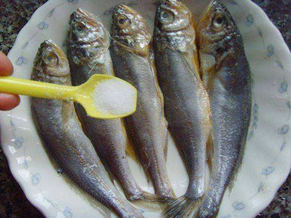 福建咸鱼干吃法,小咸鱼干家常做法闽南