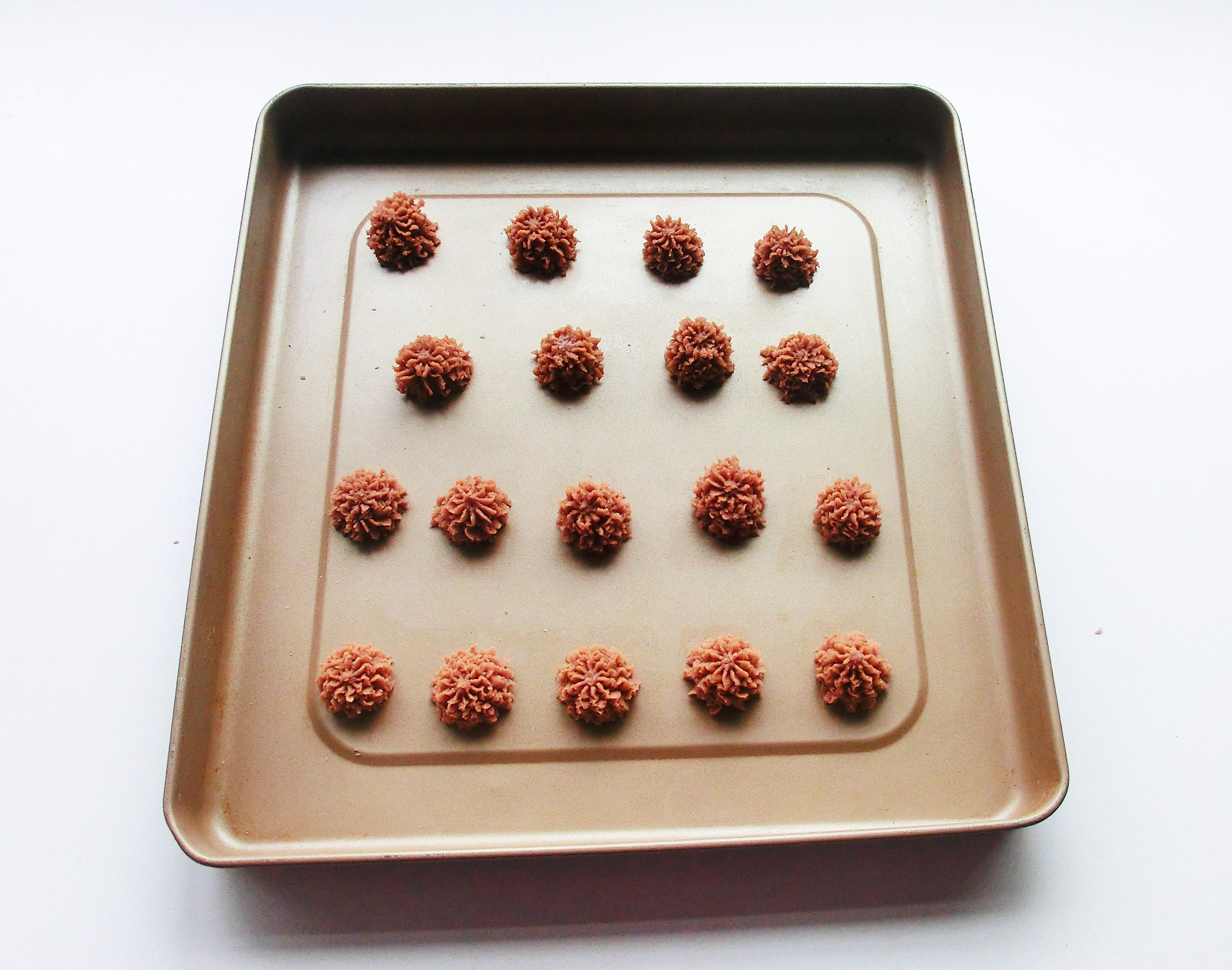 曲奇烤后花纹不消失,为什么曲奇饼干一烤就化成水了