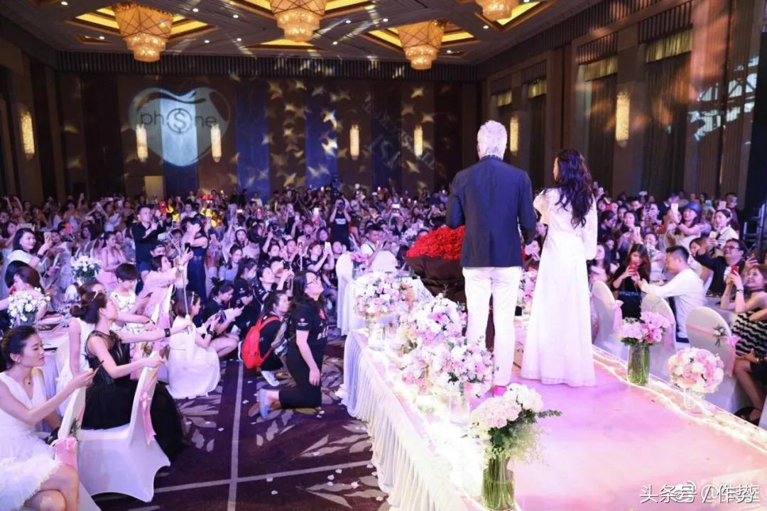 古装女神张庭，是怎么变成假鬼假怪的微商女王的？