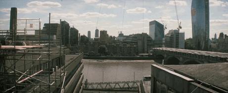 阿汤哥追飞机跳崖,极限高空实力跳伞的阿汤哥