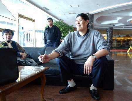 中国男篮张伯伦简介,篮球明星张伯伦死亡原因