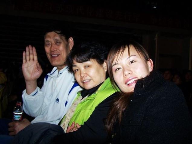 中国男篮张伯伦简介,篮球明星张伯伦死亡原因