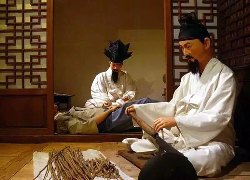 「反思」日本人拿中药赚全球的钱，中国却拿西药糊弄自己！