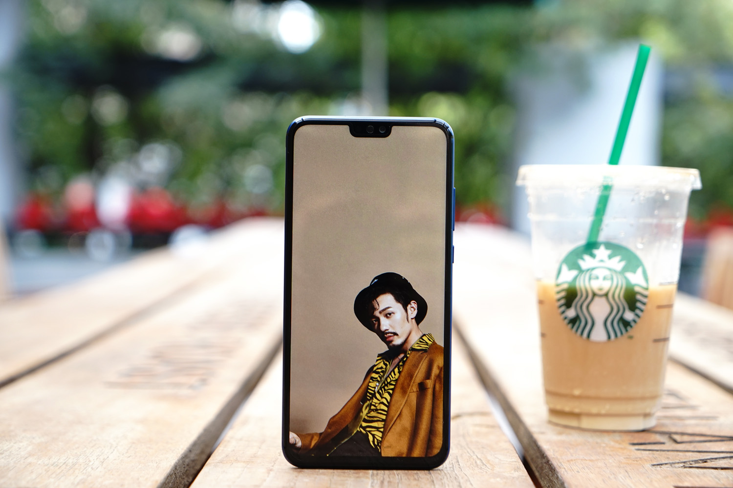 荣耀8x上手评测千元霸屏名不虚传,荣耀八魅海蓝