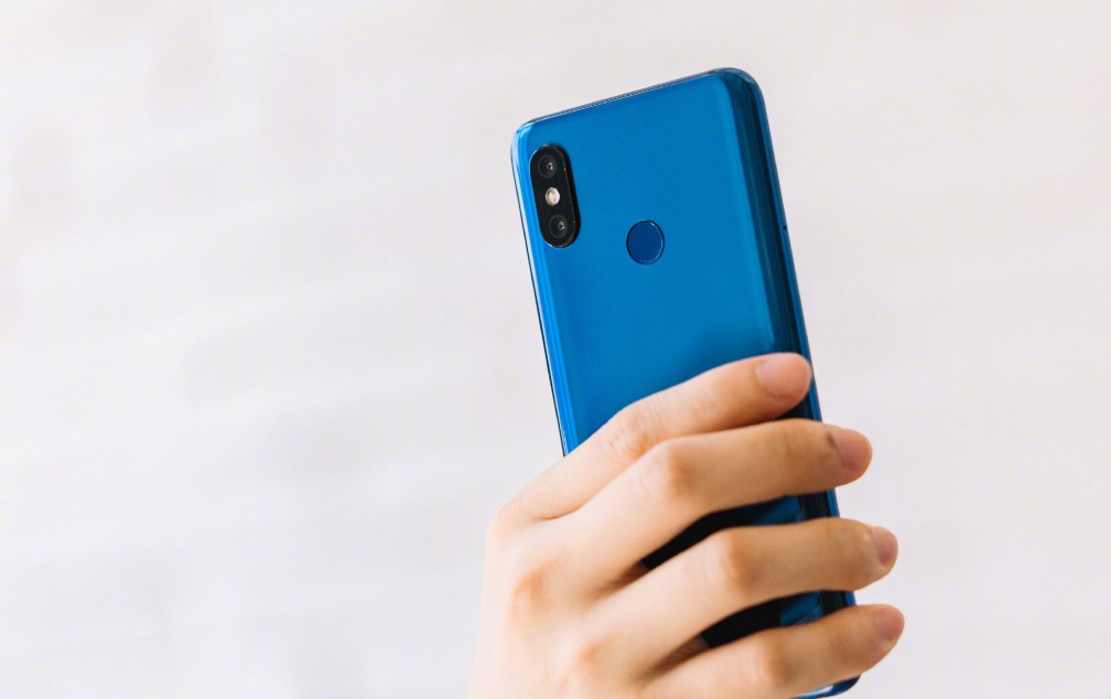 坑了？小米8有6G内存，开机就只剩3.2G了，怎么办