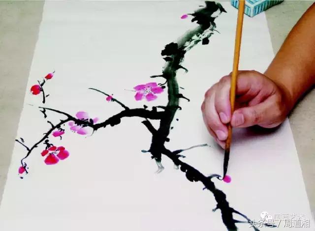 梅花花朵的国画画法视频,大写意梅花枝干国画画法