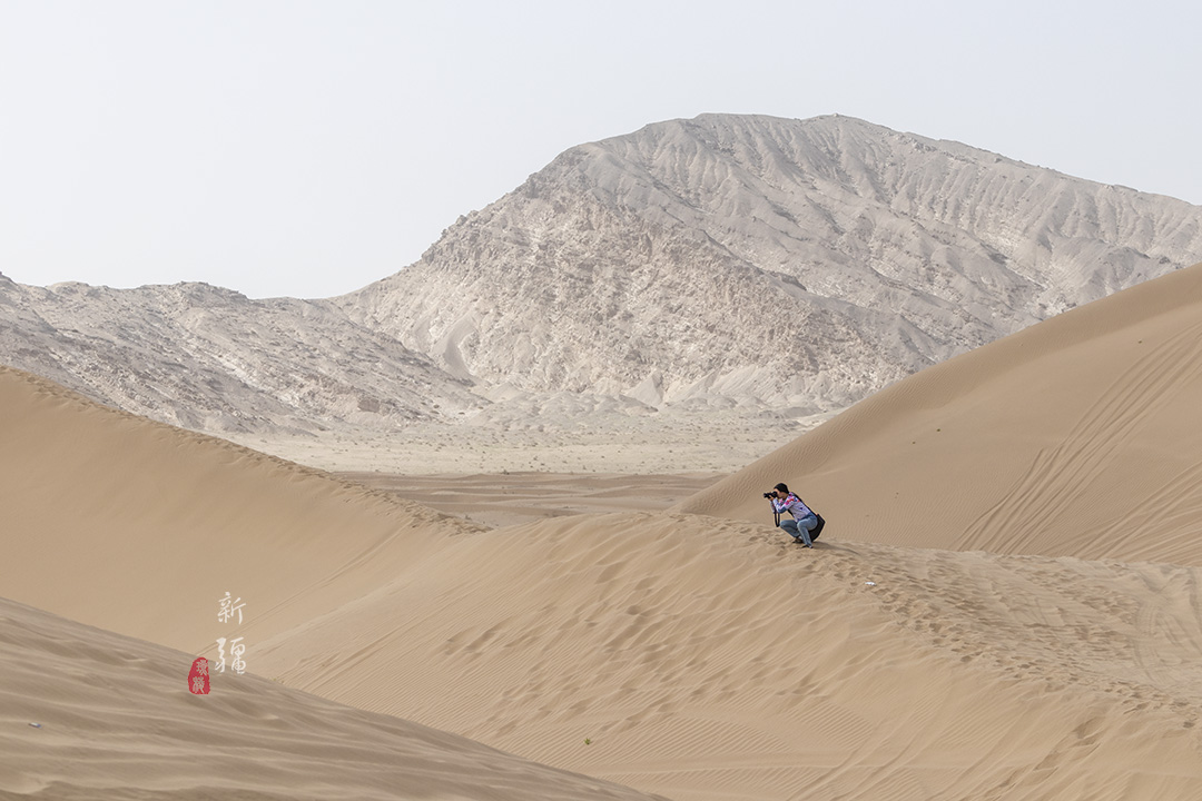 喀什库木塔格沙漠冲浪体验,沙漠滑沙比海上冲浪还过瘾