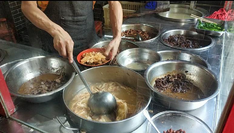 3小时广佛肇高速直达，去广西这个最广东的城市吃腐竹粉、喝冰泉