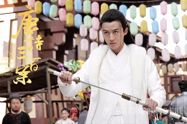 文能妙笔生花武能独步天下,文能提笔赋诗武能舞剑成魔