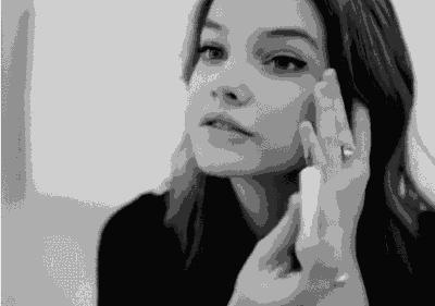 化妆之后脸上毛孔好多白头,化妆后毛孔大怎么补救