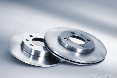 汽车刹车踩下去很软怎么回事,车子刹车感觉不灵换什么