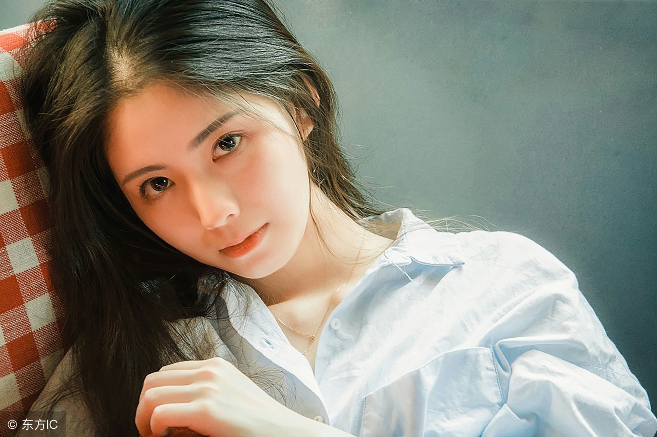 “咣当”鲜血淋淋的肋骨被扔进银盆,不让她死,只抽取两根肋骨