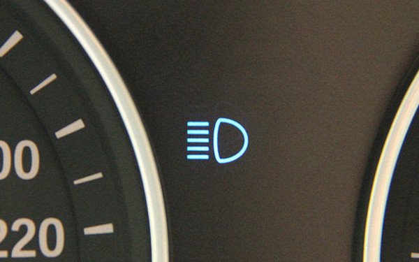 汽车故障灯亮和闪有什么区别,汽车故障灯都有哪些颜色