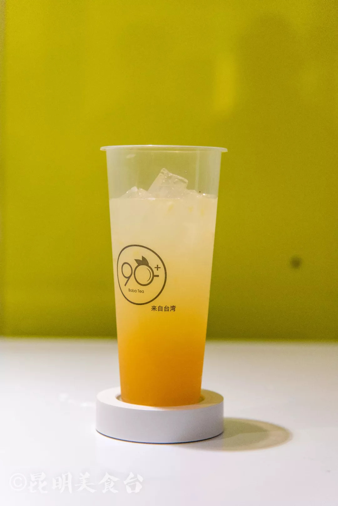 一天卖3万杯的奶茶,一天卖2000多杯奶茶