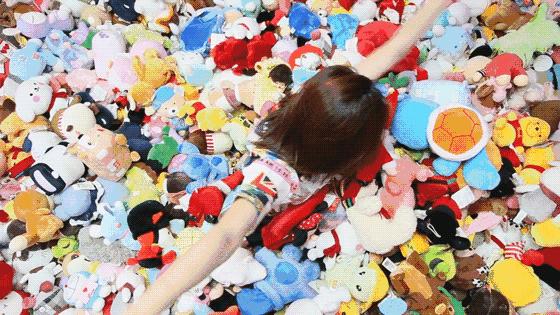 娃娃机惊现真娃娃,重庆网红大型娃娃机