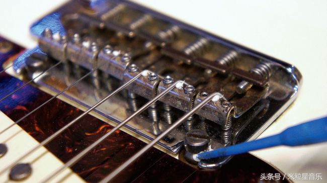 吉他老是弹快怎么办,吉他弦老是跑音