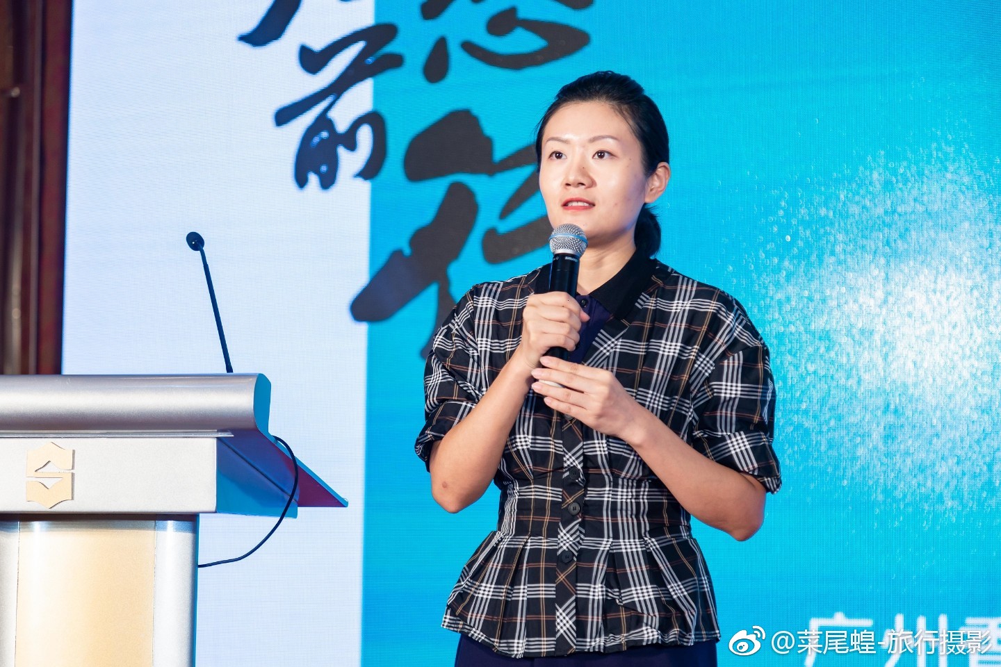 骑向未来完整版字幕,骑着单车去关爱留守老人