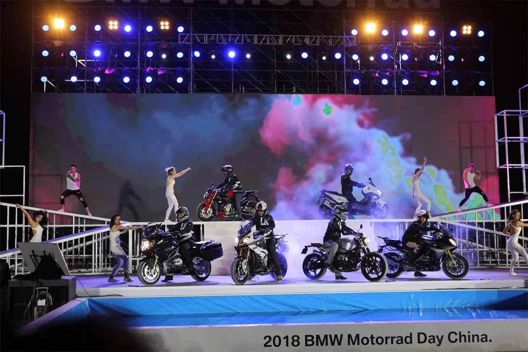 宝马s1000r改新s1000rr,宝马s1000r和本田cb1000r