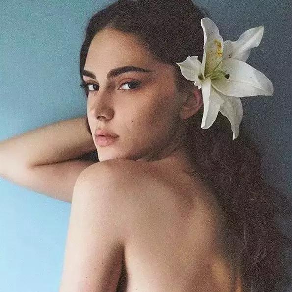 天呐！19岁=36D胸+大长腿，为什么没把我生得这么美！