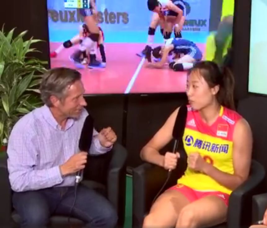 女排国际范!世界冠军一口流利英语接受外媒专访瑞士主持惊讶叫好