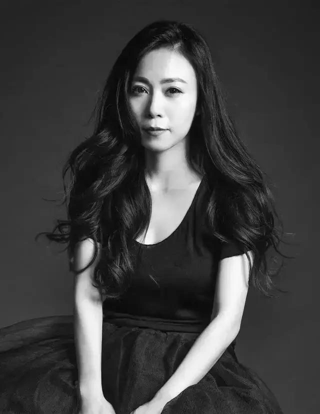 她和发小在500米悬崖边盖了云中小屋，走吧，这次我们一起去看云~