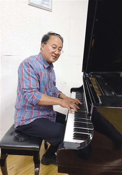 三尺讲台三寸心三生有幸,三尺讲台一生情怀原文