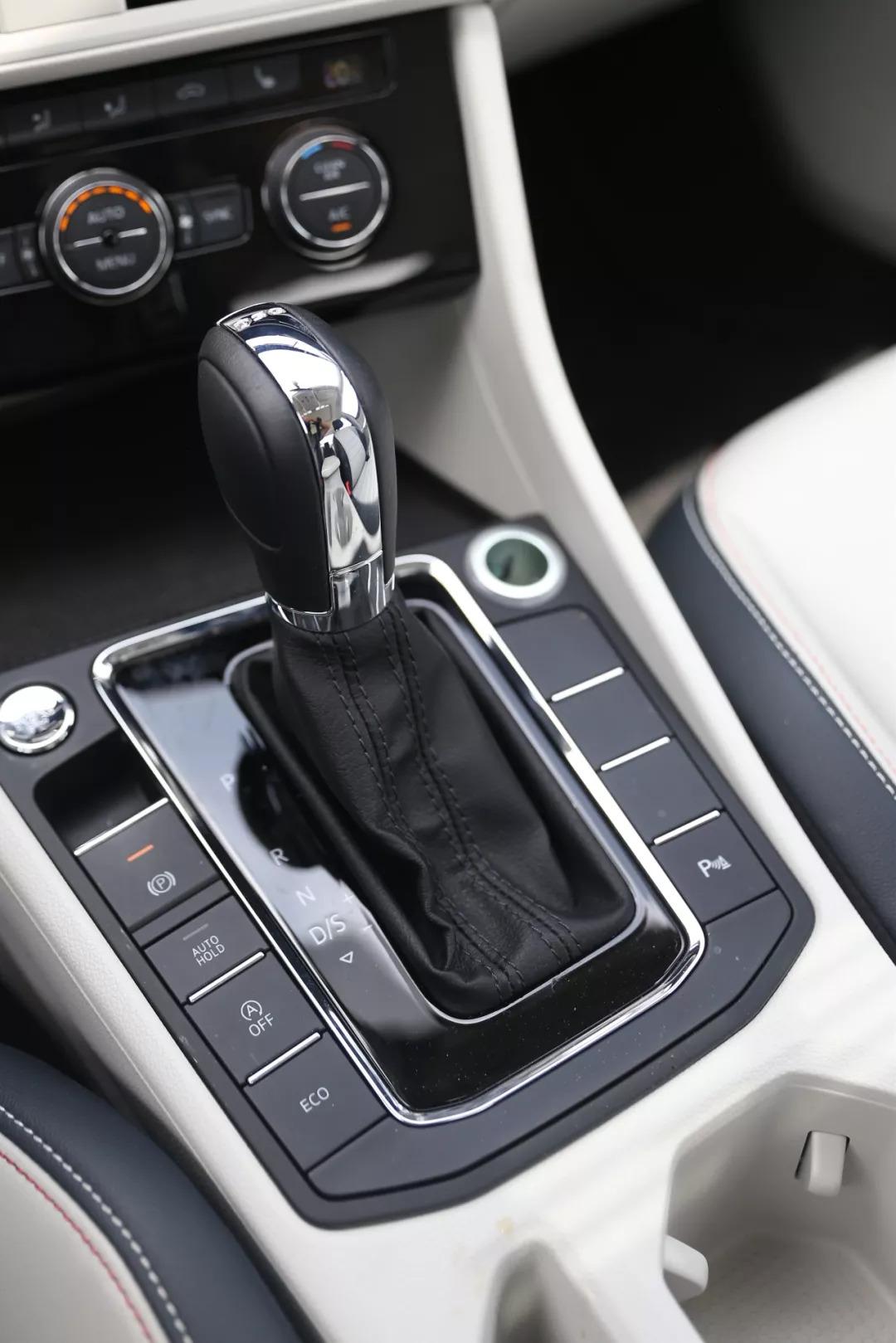 大众新款宝来mqb匹配钥匙,大众宝来mqb19年自动挡内饰